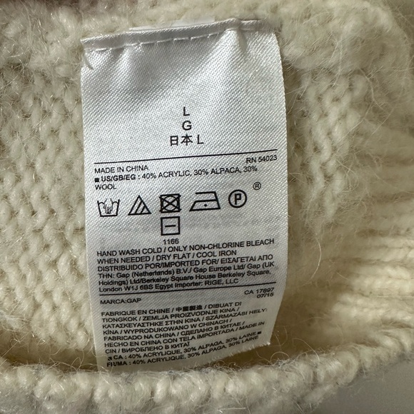 GAP size Large white wool sweater with grey/blue snowflake - Picture 4 of 4